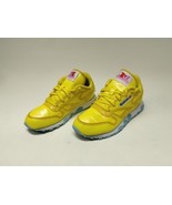 Reebok Peppa Pig Classic Leather Shoes Sneakers Kids Size 1 Yellow Rare ... - £20.92 GBP