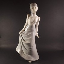 Beautiful Vintage NAO Lladro style Porcelain 10&quot; inches figurine - $35.00