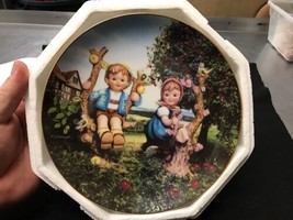 M.J. Hummel Danbury Mint Apple Tree Boy and Girl Little Companions 8&quot; Plate KG - £27.86 GBP