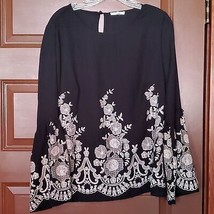 Maurices Black and White Top Bell Sleeves Size M - £9.33 GBP