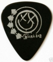  Blink 182 Guitar Pick Black Silver Logo Rock Plectrum Picks - £4.71 GBP
