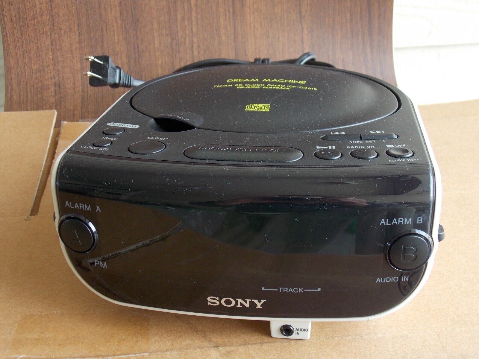 Sony Dream Machine FM/AM Radio CD Player Dual Alarm Clock ICFCD815