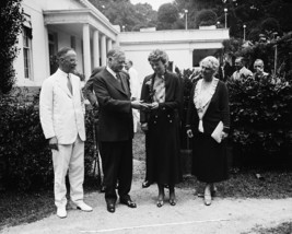 President Herbert Hoover presents medal to Amelia Earhart 1932 Photo Print - £7.02 GBP+