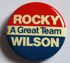 ROCKY WILSON A GREAT TEAM POLITICAL USA GOVERNMENT LAPEL PIN BUTTON PINBACK - £18.08 GBP