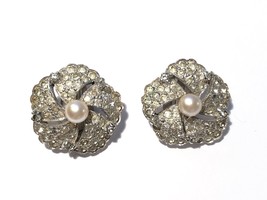 1950s JOMAZ Signed Joseph Mazer Pave Pearl Rhinestone Flower Clip On Earrings - £38.92 GBP