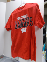 University of Wisconsin Badgers Basketball Red Crew Neck Shirt Medium - $17.57