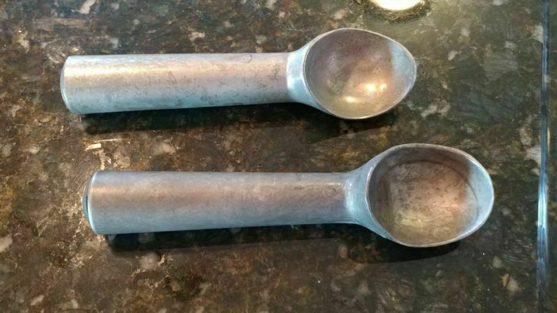 Lot 2 VINTAGE LIQUID FILLED HANDLE ICE CREAM SCOOPS made in Taiwan - $18.85