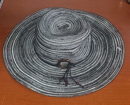 Women&#39;s Wide Brim Sun Hat 7¼ Packable Black/White One Size Excellent Con... - $227.31 MXN