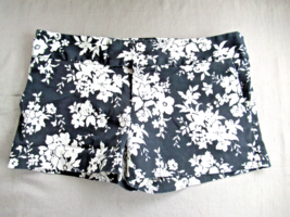 LUX Anthropologie shorts Size 4  black white floral inseam 3&quot; shortalls - £8.14 GBP