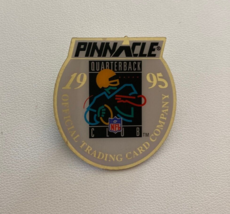 NFL Football Pinnacle Quarterback Club 1995 Official Trading Card Company Pin - £14.92 GBP