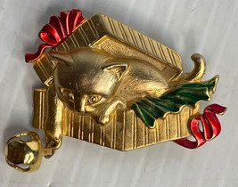 Vintage JJ Christmas Pin Brooch Kitty Cat in Gift Box, Dangling Bell Gold tone. - £10.91 GBP