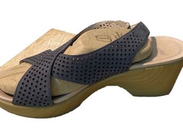 dansko womens Sandal Size 39 - $42.08