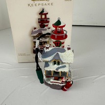 Hallmark Keepsake Ornament Lighthouse Greetings #10 QX2396 2006 Lights - $15.85
