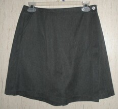 EXCELLENT WOMENS SUGAR MAG BRAND GRAY SKORT  SIZE 8 - $18.65