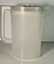 Vintage Tupperware 2-Qt Sheer Pitcher with Tan Pushbutton Top #1676 - £11.07 GBP