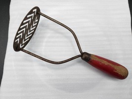 Vintage Potato Vegetable Masher No 14 USA Round Red Handle - Unique Oval Face - £11.08 GBP