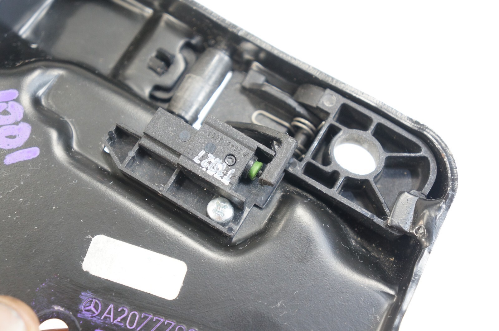 10-2016 mercedes w207 e350 e550 convertible top support mount latch lock sensor Item image 2