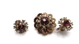 VINTAGE GOLD PURPLE STONE ACCENT BROOCH/ PENDANT AND EARRINGS SET  - £30.96 GBP