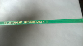 The Lantern Ship Light Room Lake City Swizzle Stick Drink Stirrer Green Plastic - £6.90 GBP