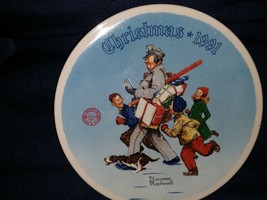 "Santa's Helper" Norman Rockwell Plate. Knowles Fine China 1991 w/ COA - $10.00