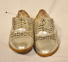 Sam &amp; Libby Size 8 Perforated Metallic Silver Laser Cut Lace Up Loafers - $26.68