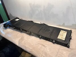 2011 Detroit DD15 Diesel Engine Valve Cover A4720101330, A472010430 OEM - $165.00