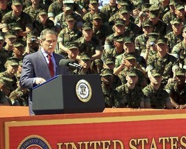 President George W. Bush speaks to Marines at Camp Lejeune 2003 Photo Print - £6.92 GBP+