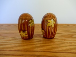 Cute vintage Japan ceramic autumn leaves &amp; woodchucks salt &amp; pepper shaker set - £11.99 GBP