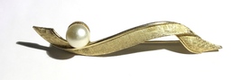 Vintage c1970 Signed Coro Pegasus Ribbon and Pearl Brooch - £17.60 GBP
