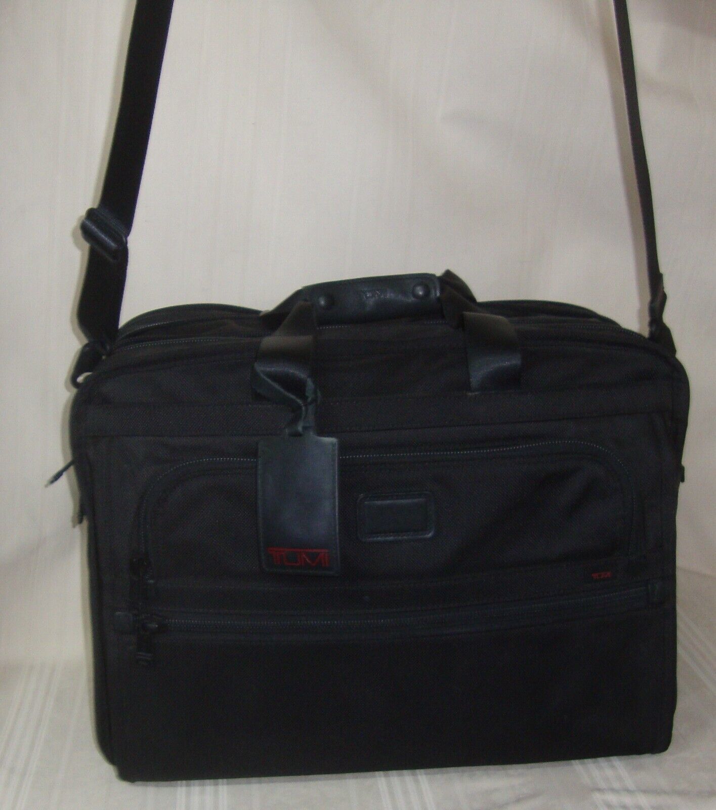 Tumi Black Nylon Carry On Expandable Luggage Laptop Shoulder Bag 22121DH - £126.60 GBP