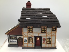 DEPARTMENT 56 Dickens Village Heritage Mr &amp; Mrs Pickle Lighted Cottage R... - $367.72 MXN