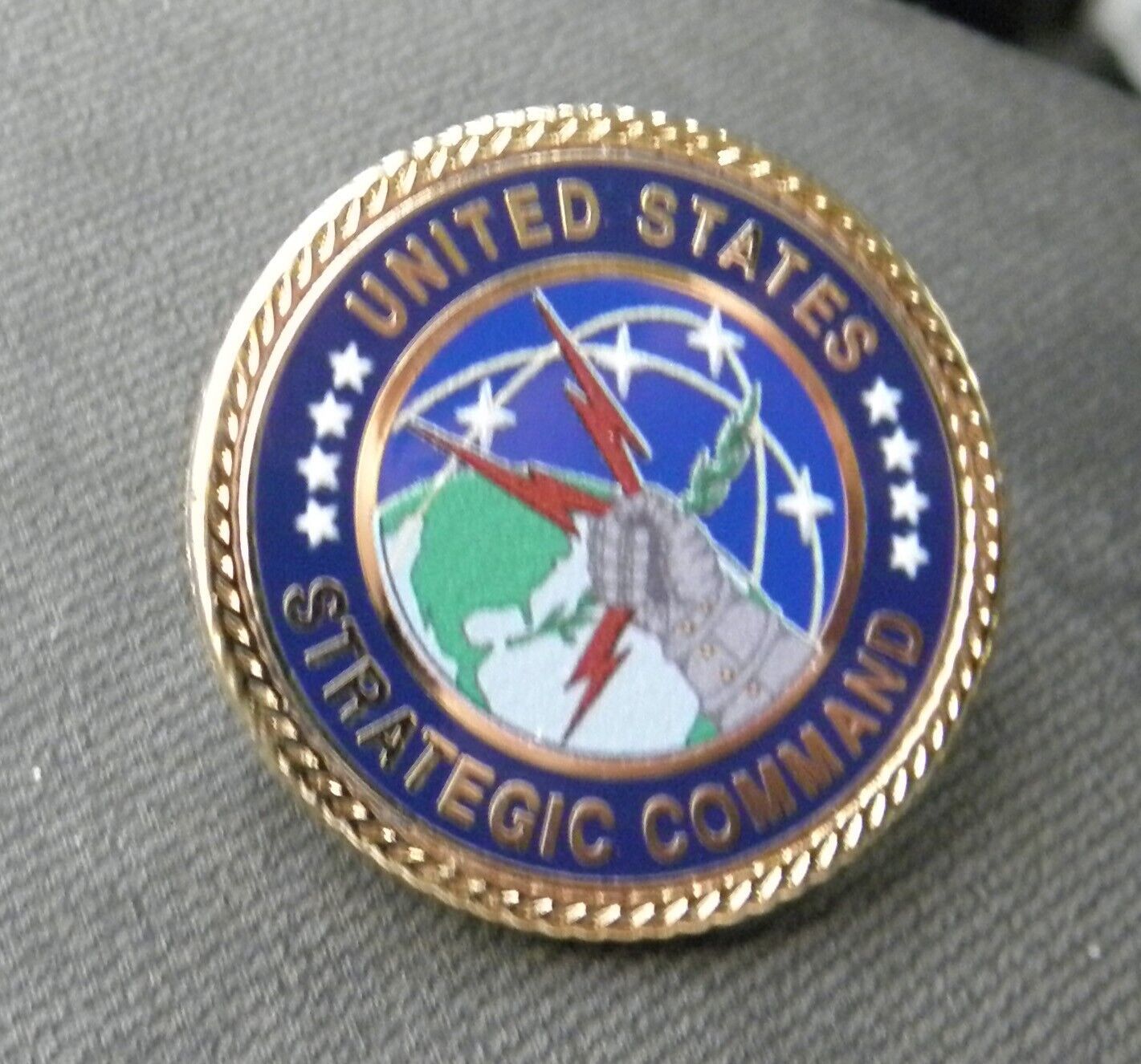 STRATEGIC AIR COMMAND USAF AIR FORCE LAPEL PIN BADGE 1 INCH