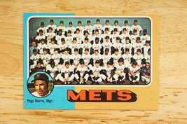 1975 Topps Team Checklists #421 New York Mets Mini Yogi Berra Manager - $4.94