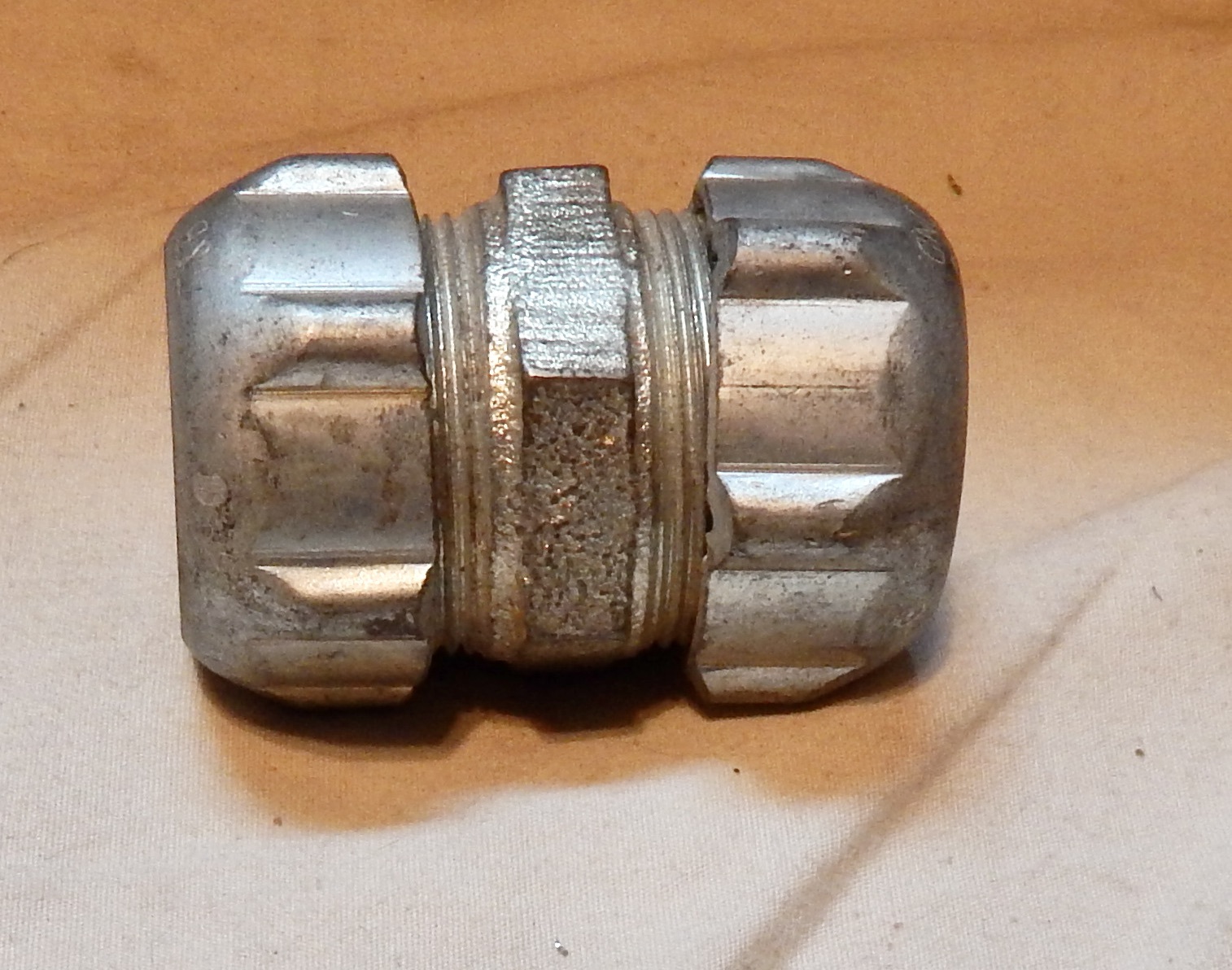 1" Conduit Coupling Connector Compression Type for EMT Conduit NOS 276H - $4.99