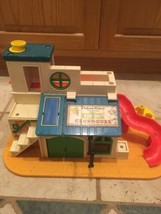 VTG 1977 Fisher Price Play Family Little People #937 Sesame Street Clubhouse - $25.75