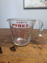 Pyrex #516 1 Pint/2 Cups J Handle Glass Measuring Container.  Stamped C 13. VTG - £14.18 GBP