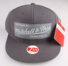 Gorra Nostalgia Co. Mitchell &amp; Ness Filadelfia, PA Gris Oscuro Y Claro - $372.89 MXN