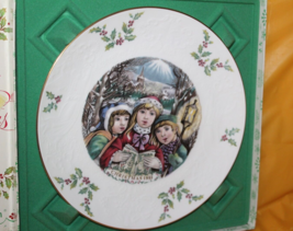 Royal Doulton Annual Merry Christmas Collector Plate 1981 Fifth In Series - $29.69