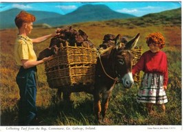 Ireland Postcard Connemara Galway Collecting Turf From The Bog - £1.72 GBP