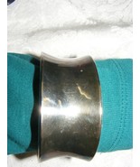 Vintage Silvertone Cuff Bracelet with Open Hinge - €25,32 EUR