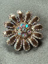 Vintage Small Goldtone Daisy Flower w Aurora Borealis Rhinestone Outline &amp; Cente - £7.58 GBP