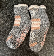 2 Pair Warm Muk Luks Gray Peach &amp; White Cabin Socks Non-Slip Size L/XL **Read** - £10.47 GBP