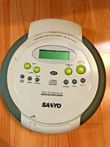 SANYO CDP-M443 PORTABLE CD MP3 PLAYER FM AM RADIO MUSIC SOUND WHITE WALKMAN - $31.65