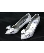 Dancin&#39; Metallic Silver Shoes Heels Bow Dancing Size 6B - $575.83 MXN