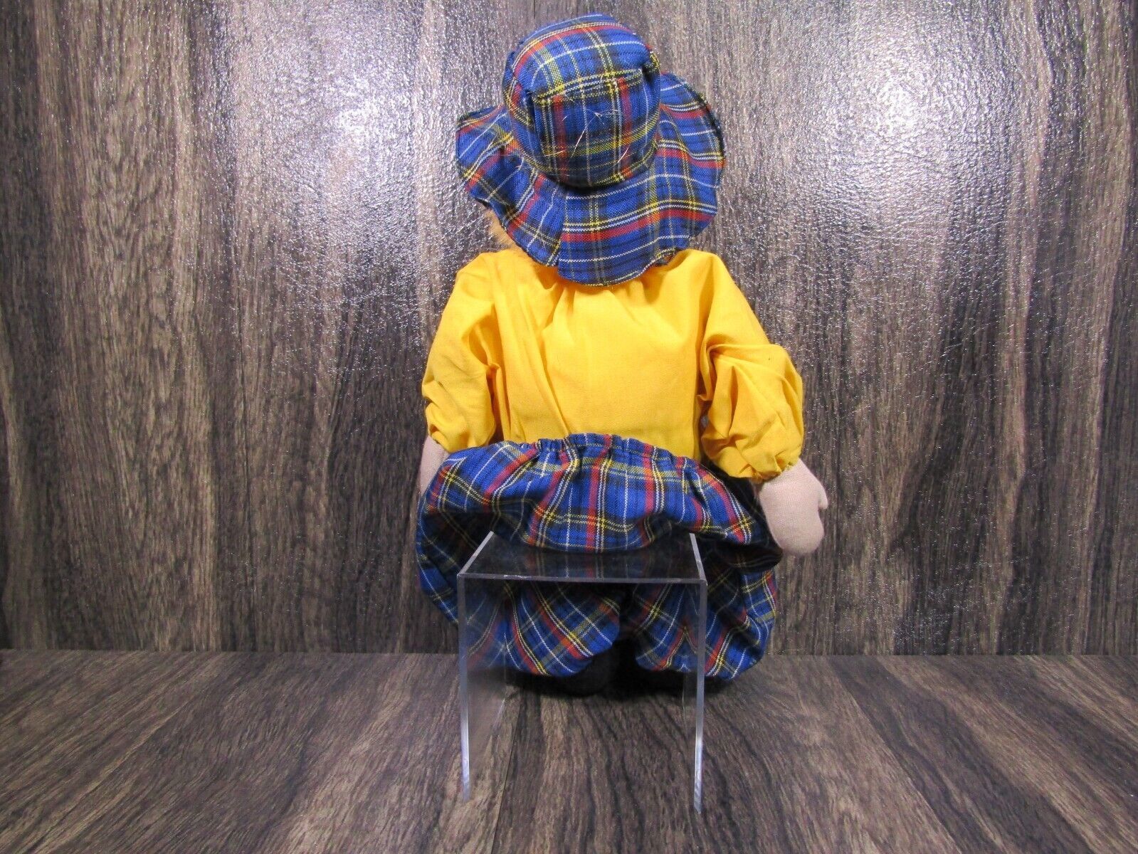 1967 mold Goebel Hummel Figurine Little Girl With Doll 239/B 3-1/2 Tall