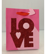 Pack of 29 Gift Paper Bag Medium 5.5&quot; x 4.5&quot; LOVE Pink, Red, White Glitery - $285.70 MXN