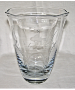 VINTAGE LARGE ETCHED CLEAR CRYSTAL VASE w/ FISH AMIDST SEAWEED, SCALLOPE... - $164.09 MXN
