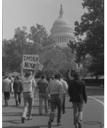 Demonstrators with Impeach Nixon signs at US Capitol building New 8x10 Photo - £7.04 GBP