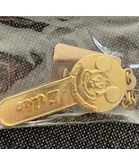 Rare 1983 Tokyo Japan Disneyland KeyChain Mickey Mouse Gold Disney Vtg S... - $1,280.52 MXN