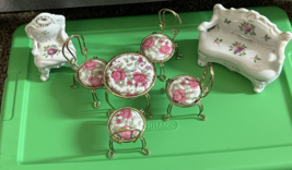 Dollhouse Miniature Vtg Metal Bistro Patio Table 4 Chairs Ceramic Rose Seats Top - £15.78 GBP